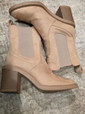 Dream Pairs Tan Suede Block Heel Chelsea Booties